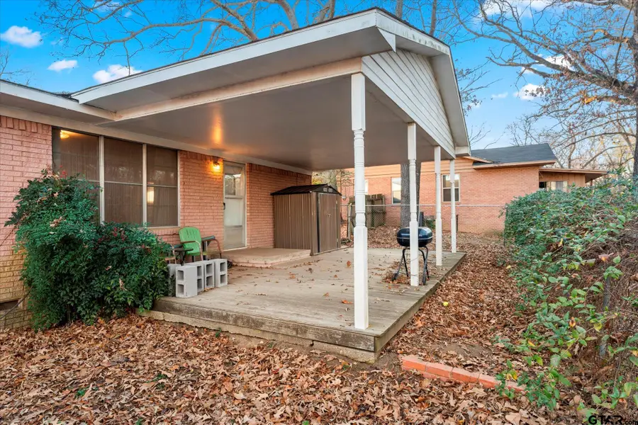 411 Redbud Ln, Mount Pleasant, TX 75455 - Image #2