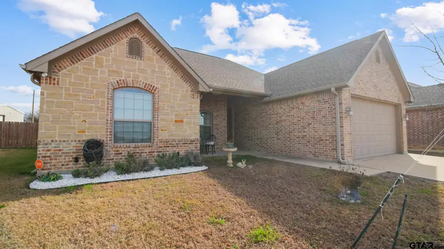 129 Oak Springs Loop, Mabank, TX 75156 - Image #3