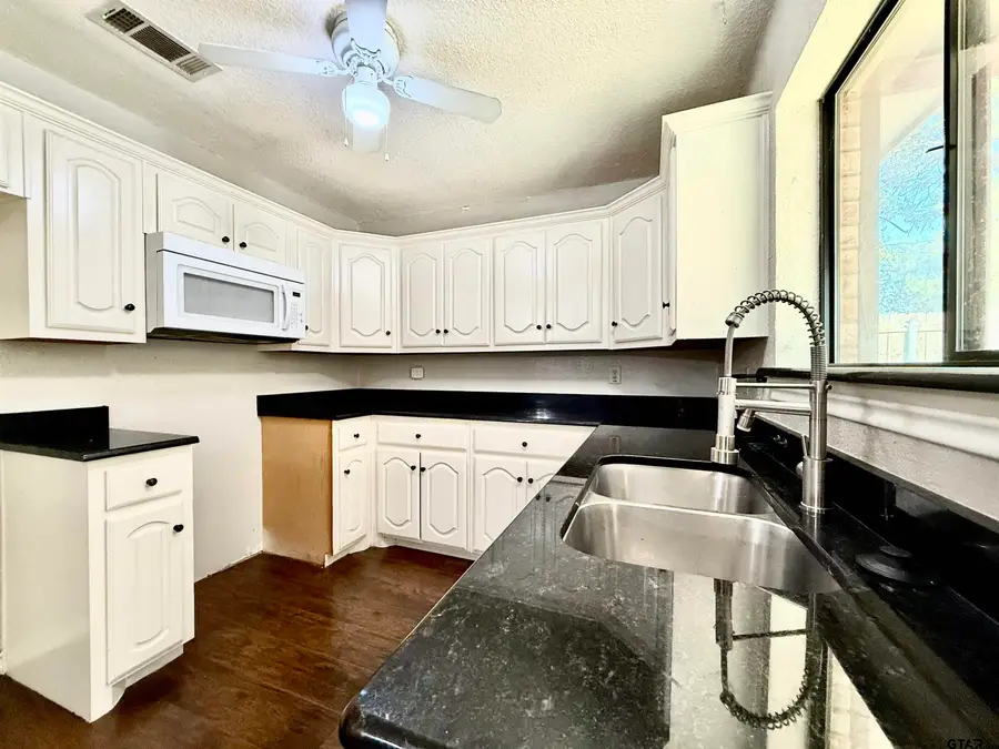 1601 Arlington Dr., Corsicana, TX 75110 - Image #3