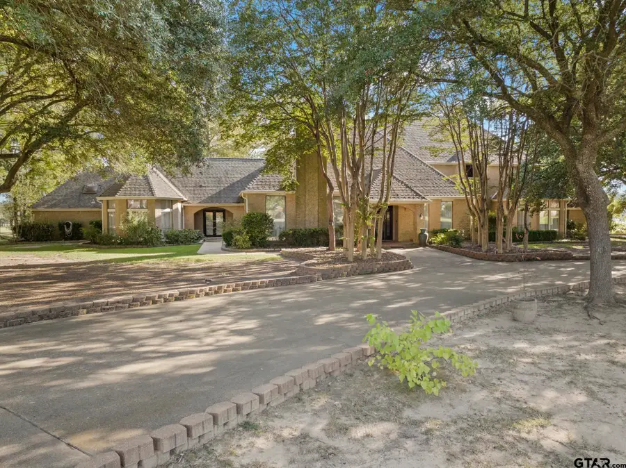 201 Country Club Drive, Mount Pleasant, TX 75455 - Image #3