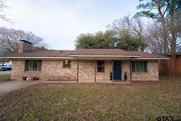 509 W South St, Lindale, TX 75771