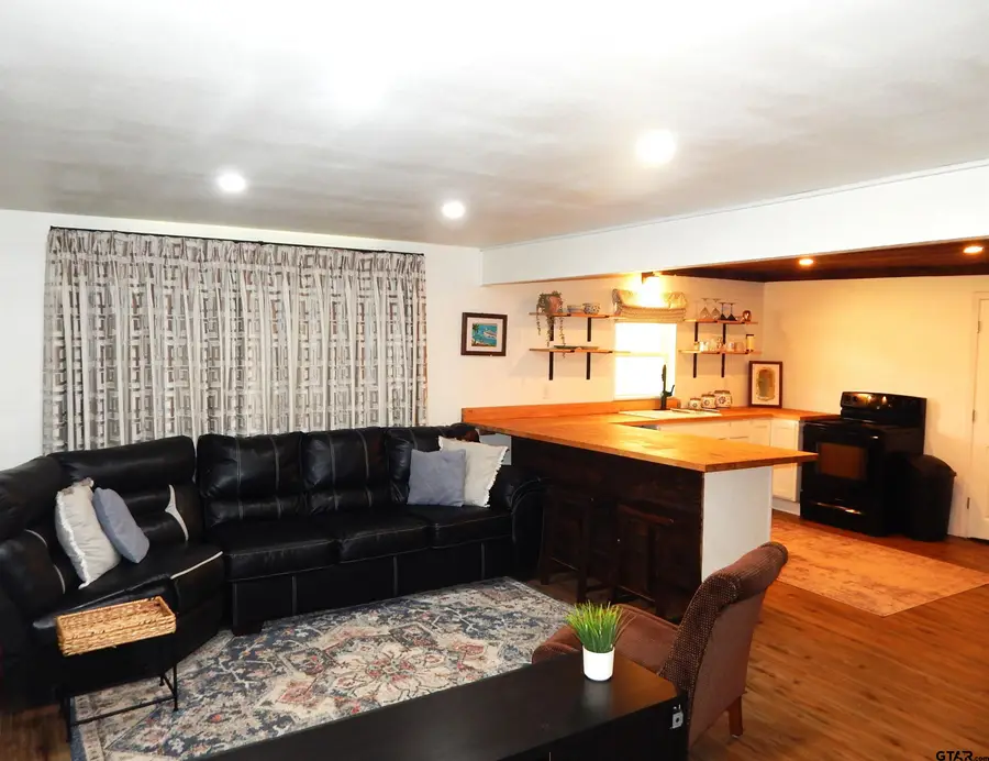 197 CR 4130D, Overton, TX 75684 - Image #3