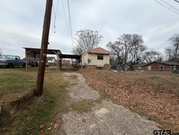 205 Barker, Athens,  75751
