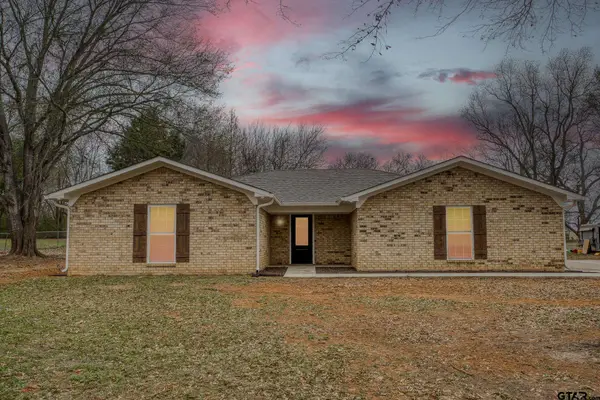 113 Montgomery St, Elkhart, TX 75839