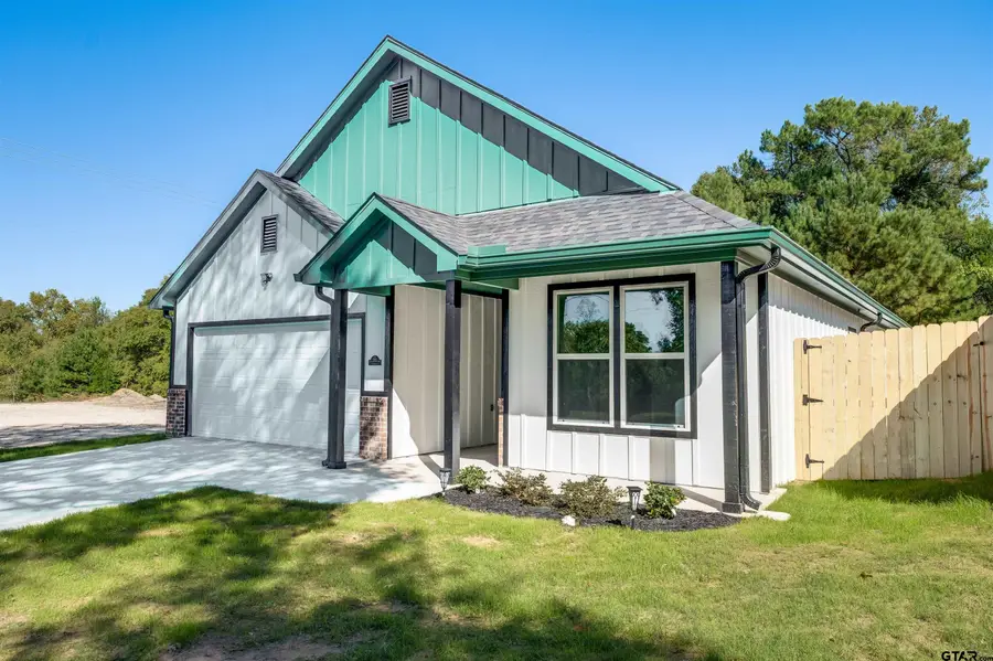 201 Victory St., Palestine, TX 75801 - #2