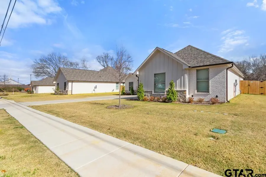 5300 Hollytree Dr, Tyler, TX 75703 - Image #2
