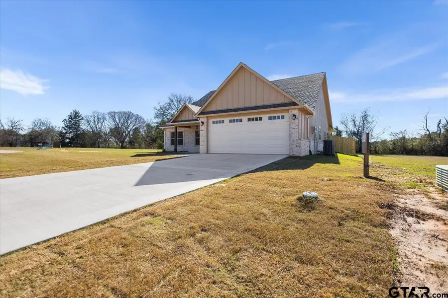 204 E Teal Drive, Troup, TX 75789 - Image #2