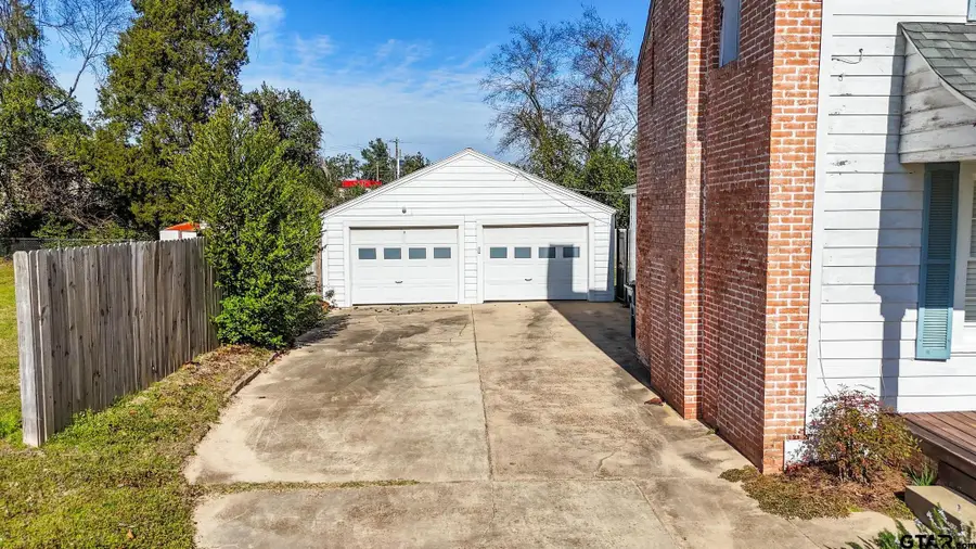 403 Woodlawn St, Henderson, TX 75652 - #3