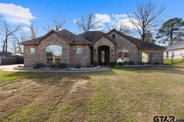 125 Towering Oaks Branch, Longview, TX 75602