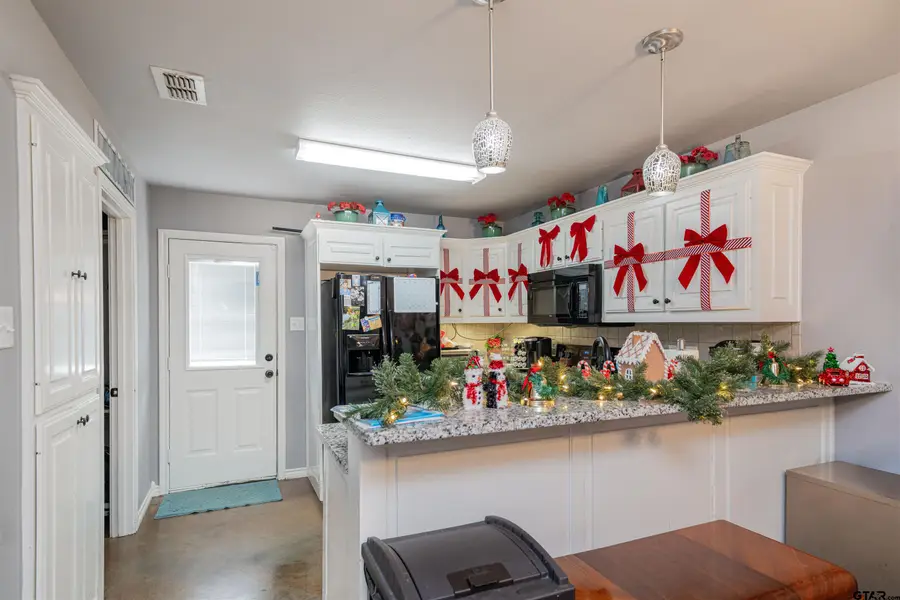 271 Lawrence Rd, Longview, TX 75605 - #3