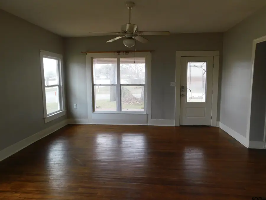 201 N Henry, Lindale, TX 75771 - Image #3