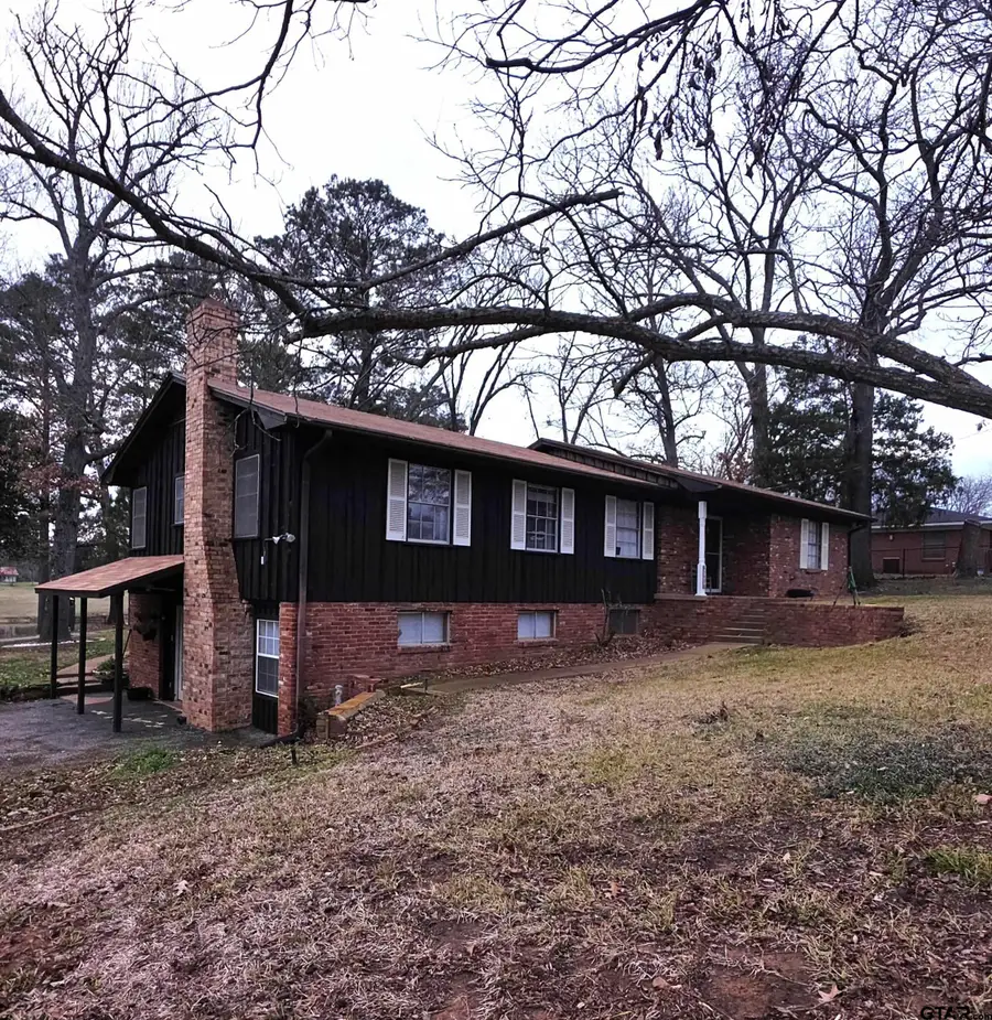 1120 Oak St., New London, TX 75682 - #2