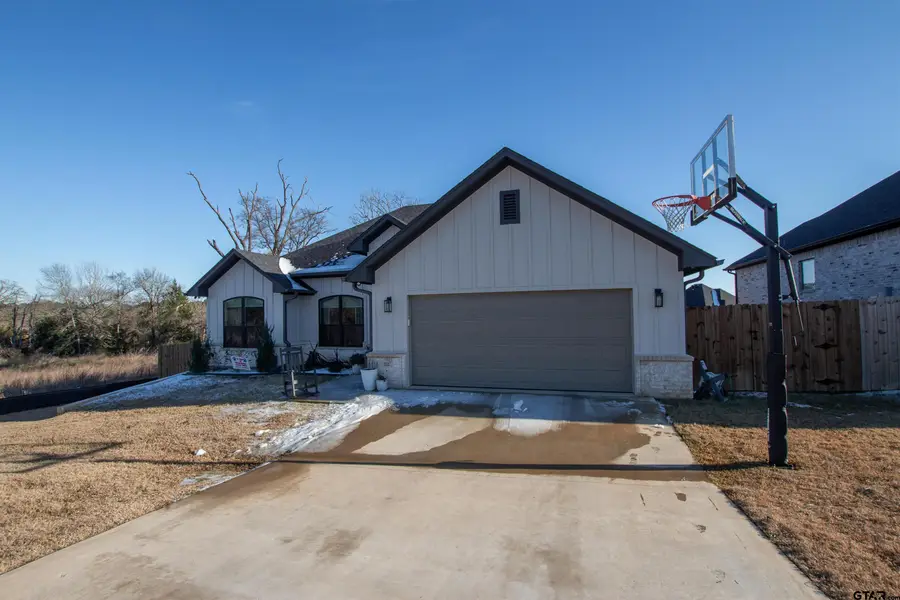 332 Amanda Ave, Bullard, TX 75757 - Image #2