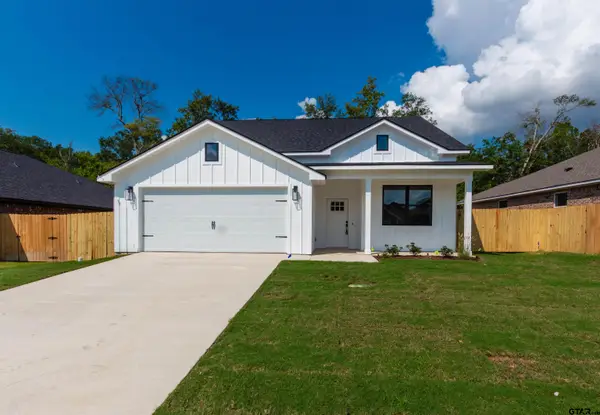 16230 Crossing Cir, Lindale,  75771