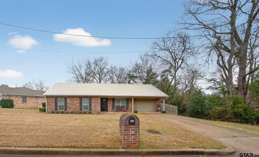 823 Willow Creek Dr, Jacksonville, TX 75766 - #2