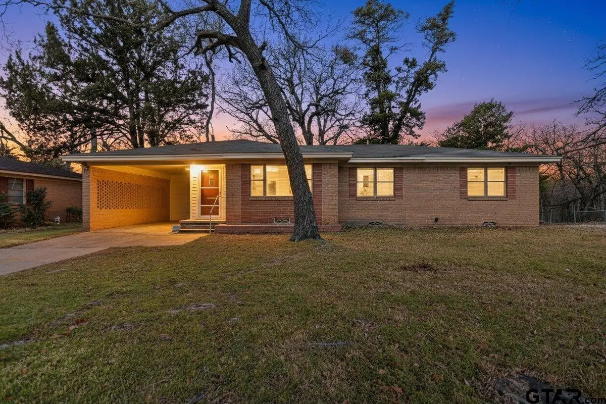 201 Woodbine Drive, Palestine, TX 75803 - #1