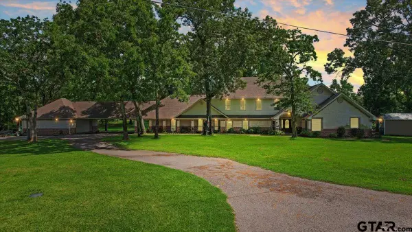 6130 Peninsula Cir, Athens, TX 75752