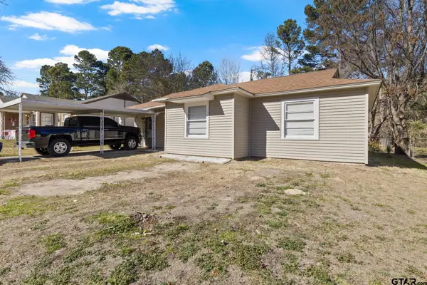 414 Lindsey St, Daingerfield, TX 75638