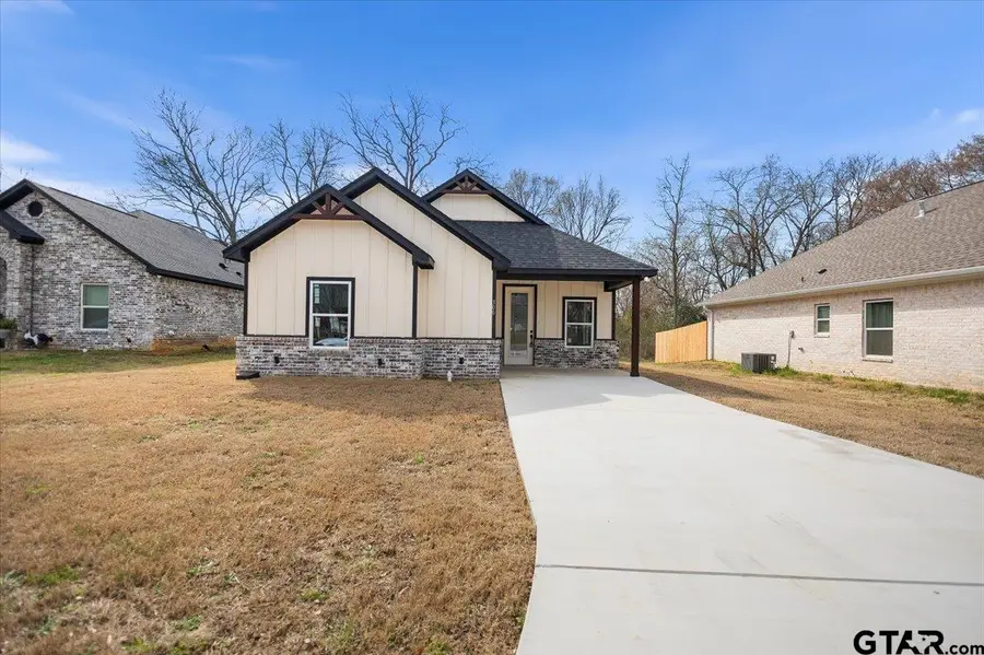 300 S Roden Ln, Gladewater, TX 75647 - #2