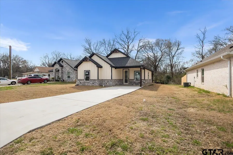 300 S Roden Ln, Gladewater, TX 75647 - #3