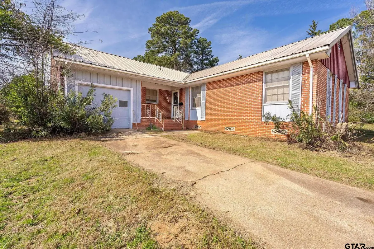 304 HILLCREST BLVD, Daingerfield, TX 75638 - #1