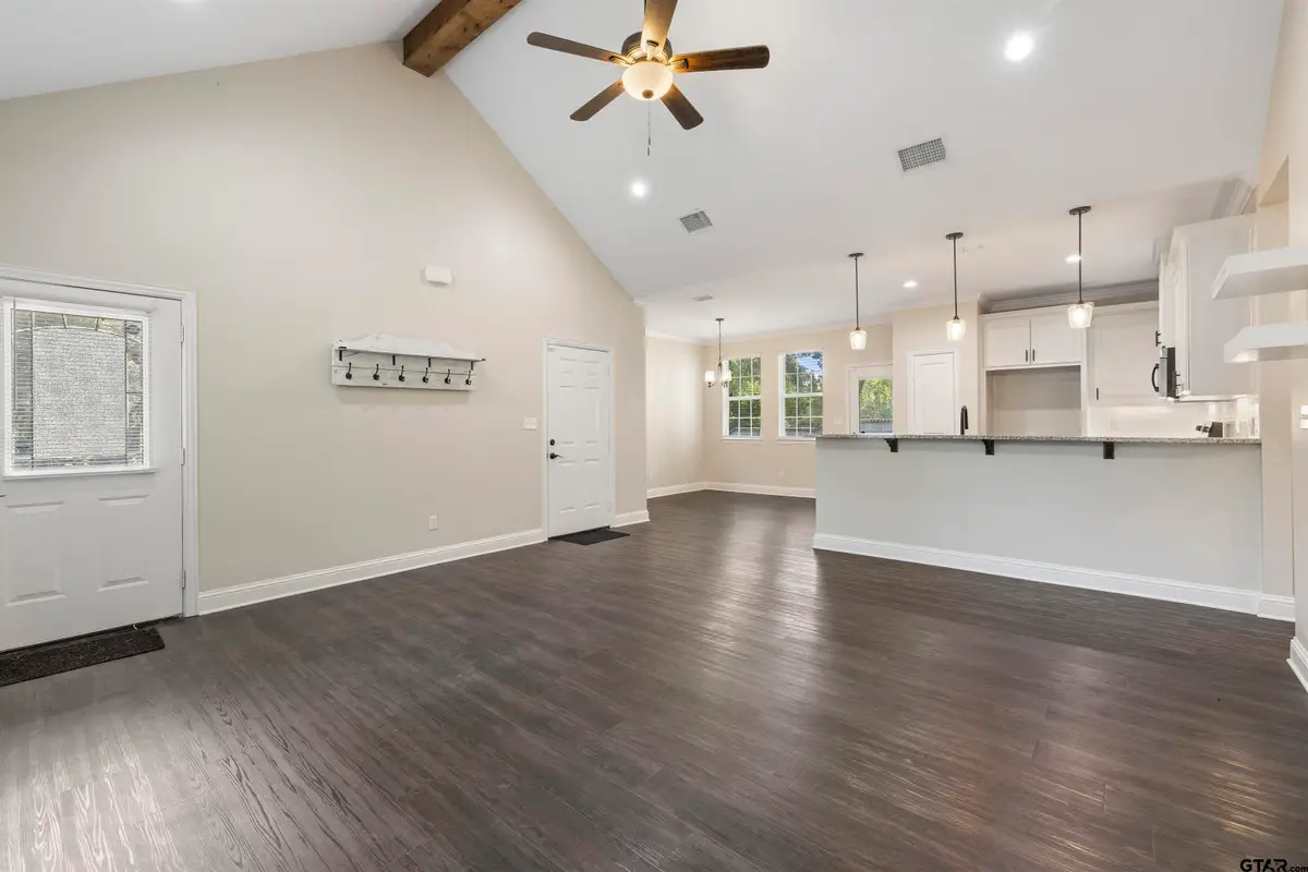 9710 W Lakeshore Dr, Tyler, TX 75709 - #1