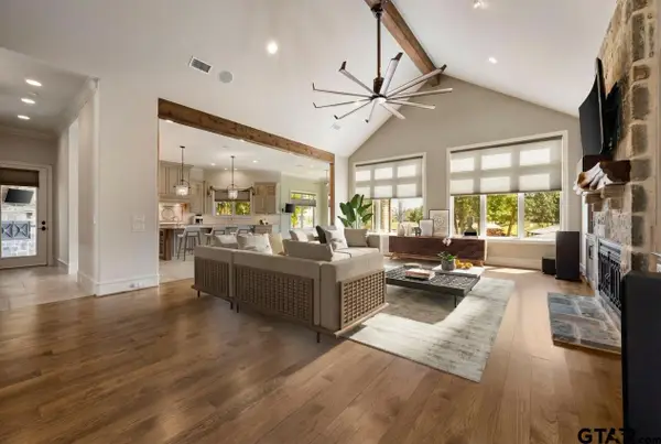 5581 Nancy Circle, Chandler, TX 75758