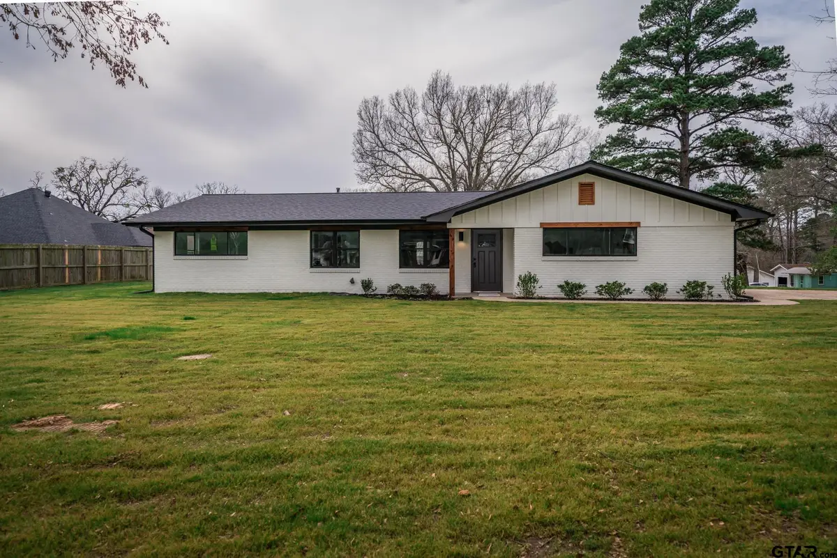 207 N White Oak Rd, White Oak, TX 75693 - #1