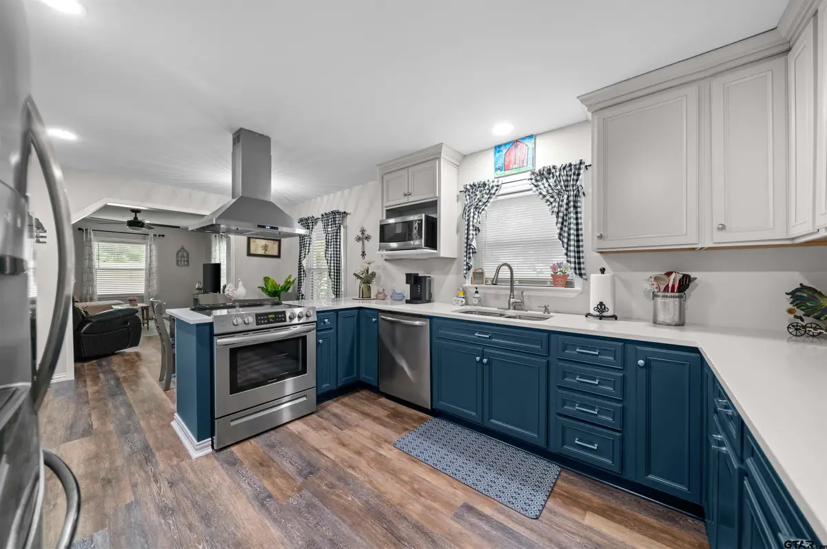 118 W Carolina Street, Palestine, TX 75801 - #1