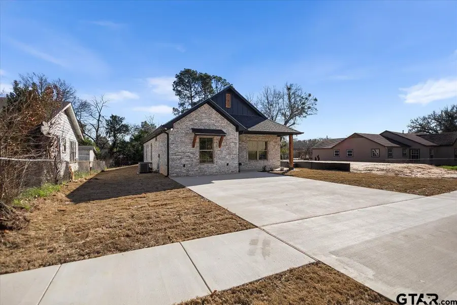 1413 N Summit, Tyler, TX 75702 - #3