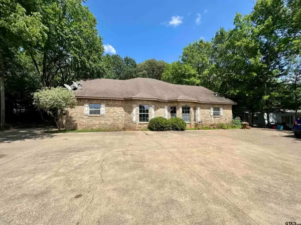 404 S White Oak RD, White Oak, TX 75693