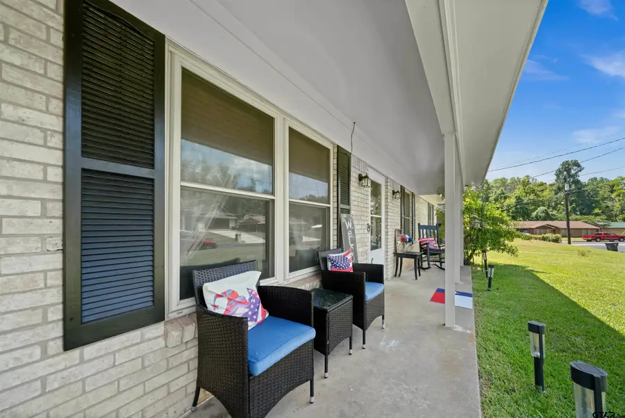 221 N Dayton St, Tyler, TX 75702 - #2