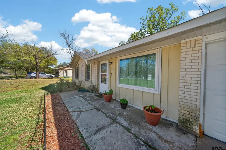 3165 Jackson Ave., Tyler, TX 75705 - #3