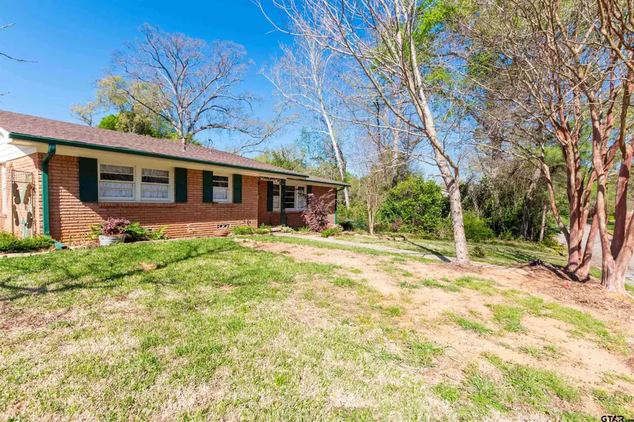 2111 Woodhaven Dr, Tyler, TX 75701 - #2