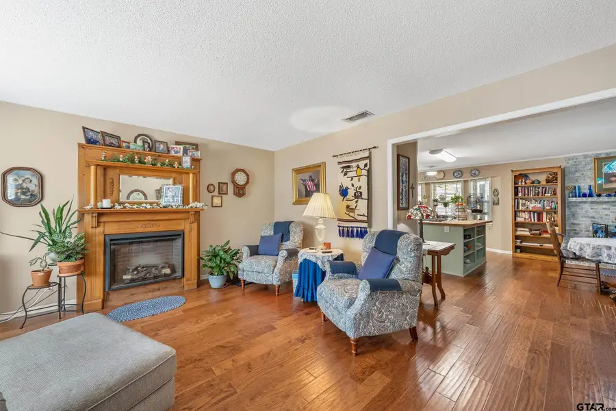 316 Vicksburg Dr, Tyler, TX 75703 - #2