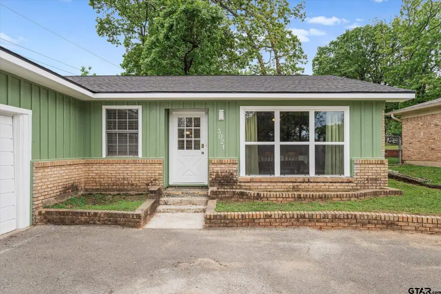3021 Williamsburg Dr., Tyler, TX 75701 - #3