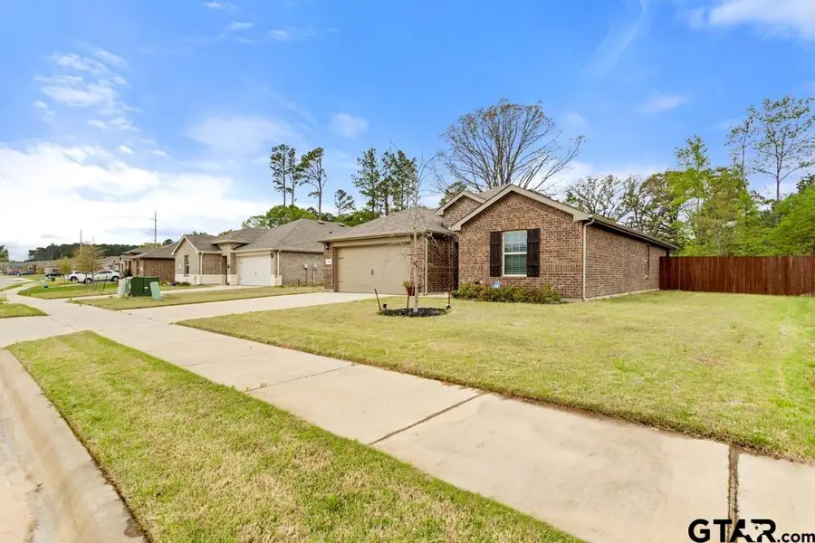 605 River Oaks Ln., Chandler, TX 75758 - #2