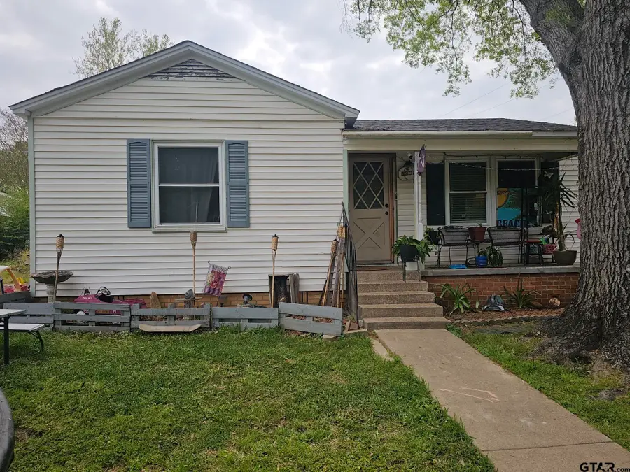 207 Forrest St, Henderson, TX 75654 - #2