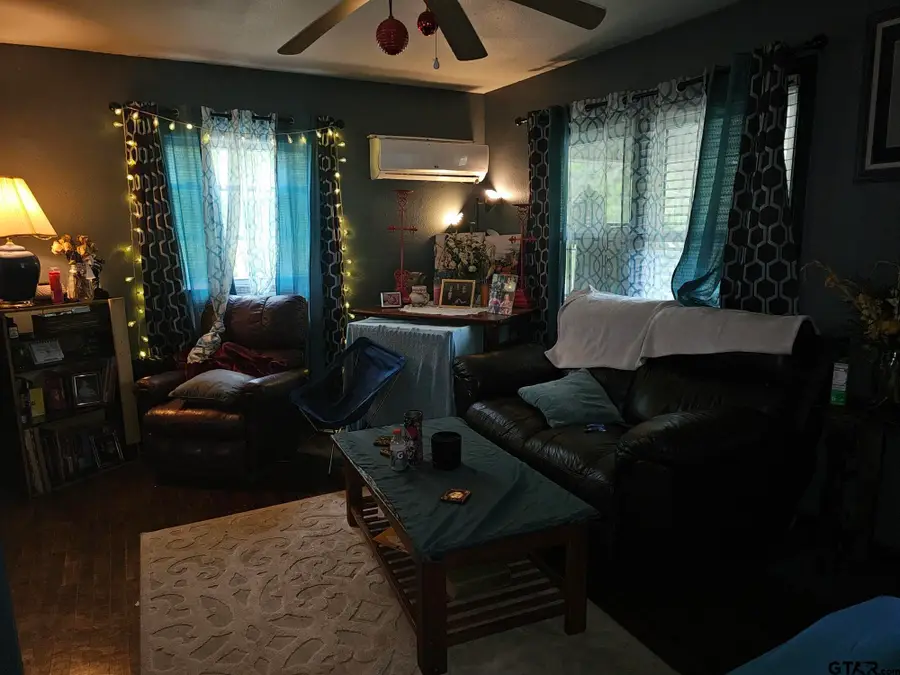 207 Forrest St, Henderson, TX 75654 - #3