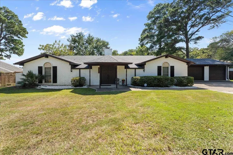 2002 W Lake Dr, Gladewater, TX 75647 - #2