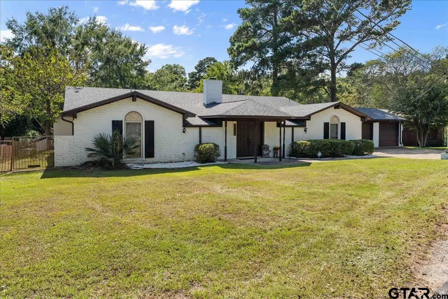 2002 W Lake Dr, Gladewater, TX 75647 - #3