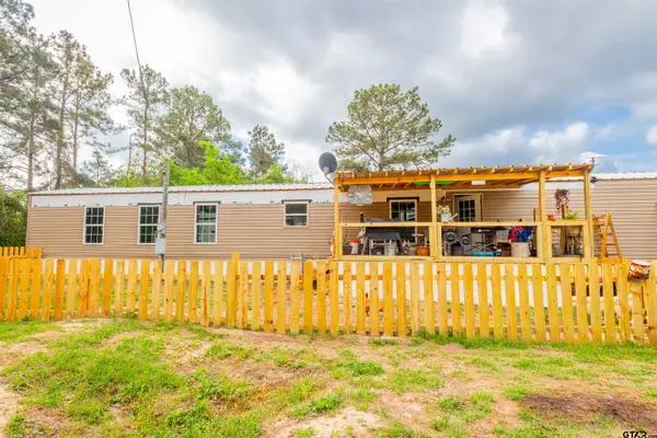 2761 Oak Trail Shores Dr, Chandler, TX 75758