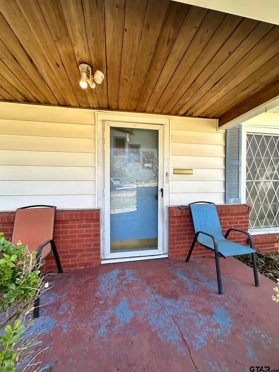 615 Carlisle Dr, Kilgore, TX 75662 - #2