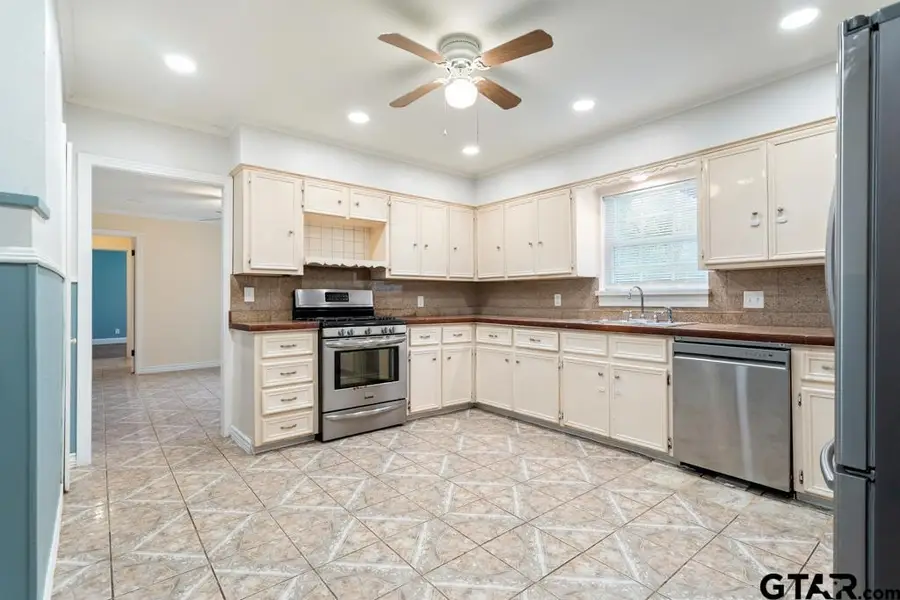 1114 W Camellia St, Tyler, TX 75701 - #3