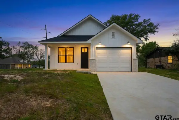 307 S Langham St, Troup, TX 75789