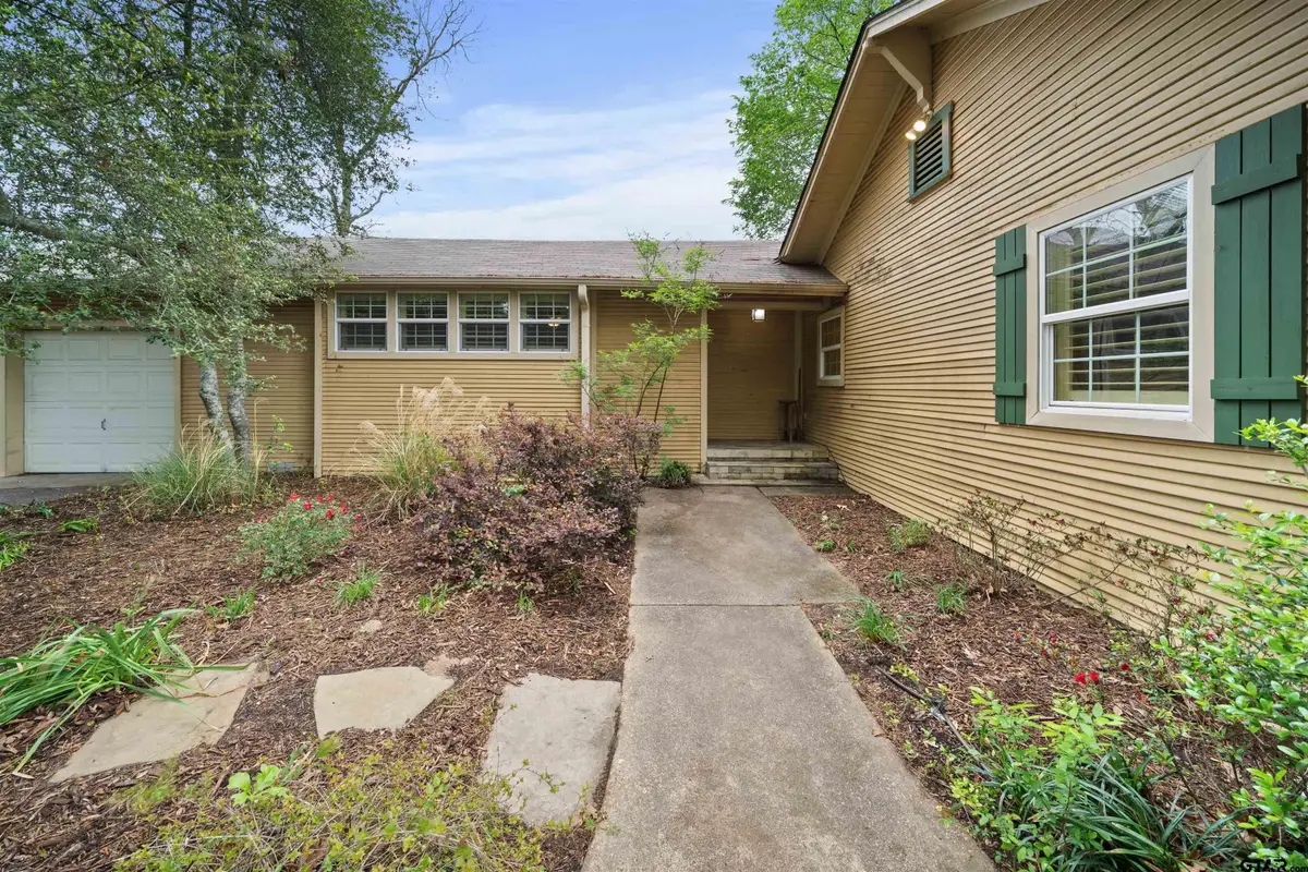 711 S Prairieville St, Athens, TX 75751 - #1