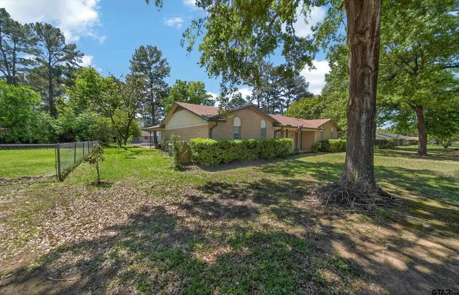 1009 Caprice Dr., Grand Saline, TX 75140 - #3