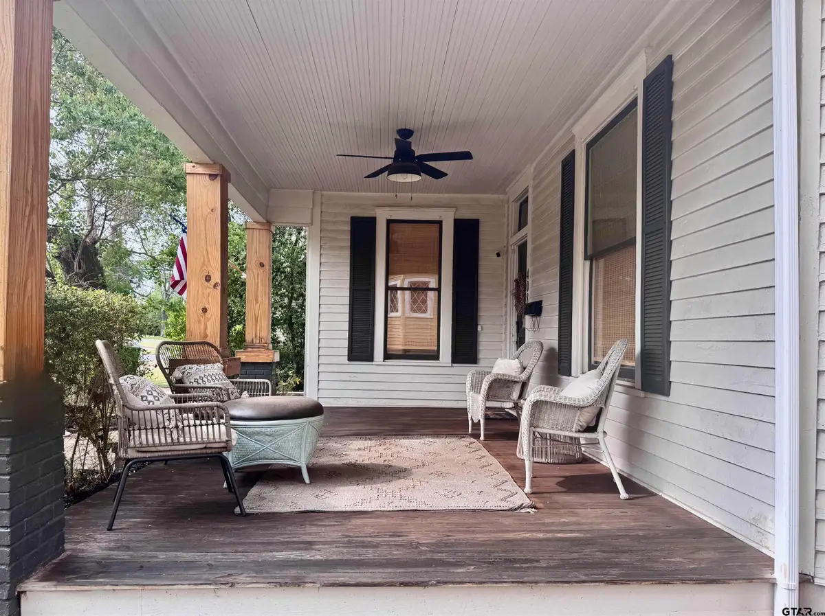 408 S Sycamore St, Palestine, TX 75801 - #1