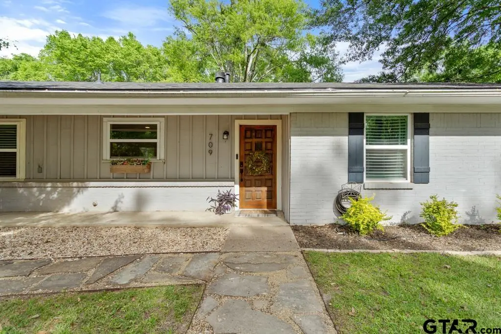 709 N GEORGIA St, Lindale, TX 75771 - #1