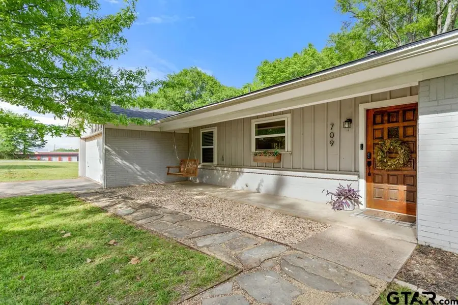 709 N GEORGIA St, Lindale, TX 75771 - #2